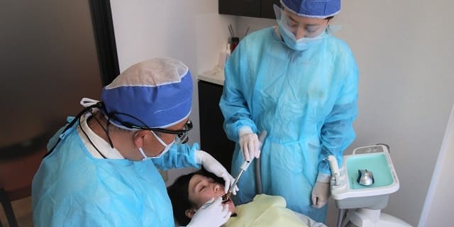 コロナ中の歯科治療風景