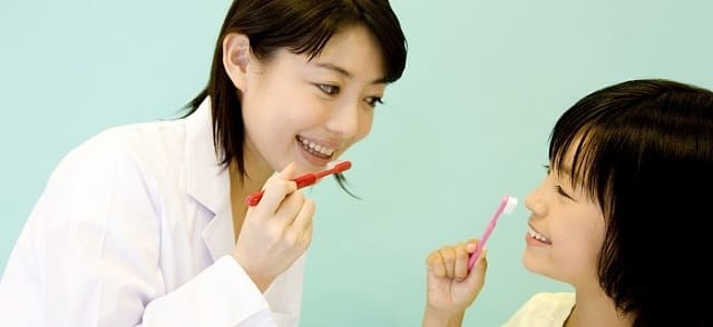 歯科衛生士と子供